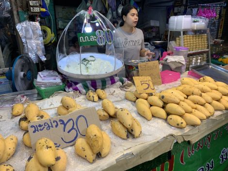カオニャオマムアン屋台